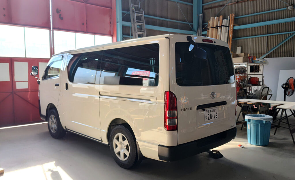 青山いちご園車両ラッピングBefore